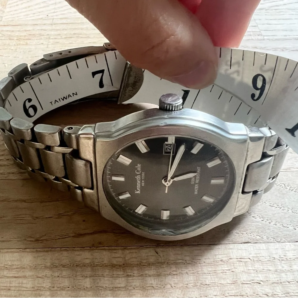 Kenneth Cole New York men’s stainless steel dress watch NEW BATTERY